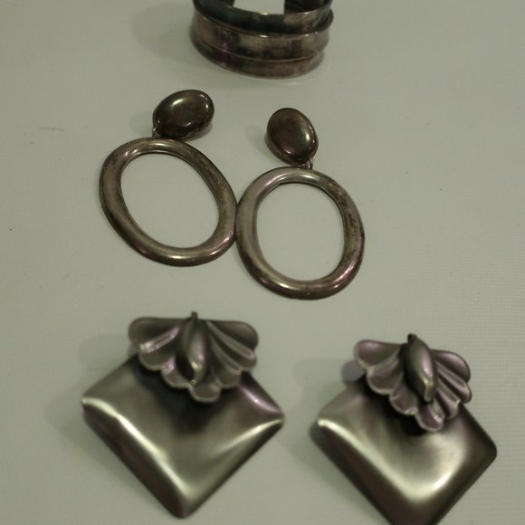 SHAG 3PC COSTUME JEWLERY SILVER BRACELET/2 EARRING - Picture 2 of 7